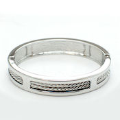 7280 $15 Silver tone high polish cable hinged  bracelet