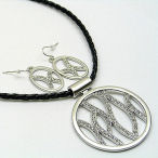 Hot 16 inch necklace with with large 50mm hoop