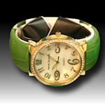 Harvey Bernard large faced  MOP distictive way to tell  time