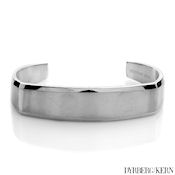 8252 $45 D&K Jules collection 44g polished and brushed silver finish,16mm wide 7in long 3mm deep MSRP $120